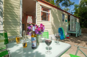 Beautiful 3-Bed Cabin in Pembrokeshire Coast